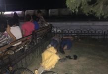 Пассажиры поезда Шымкент-Астана в ожидании поезда спали на газонах и скамейках перрона