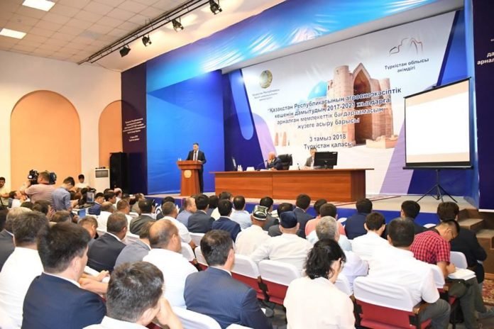 Глава Туркестанской области сравнил районных акимов с двоечниками