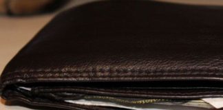 Женщина украла портмоне у посла в Астане