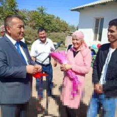 Родители тройни из Туркестанской области получили жилье Родители тройни из Туркестанской области получили жилье