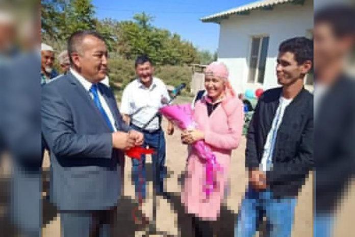 Родители тройни из Туркестанской области получили жилье