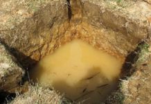 Трехлетний мальчик захлебнулся в яме с водой в Алматинской области в яме утонул ребенок