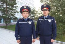 Полицейские спасли жизнь женщине на трассе в Костанайской области Полицейские спасли жизнь женщине на трассе в Костанайской области