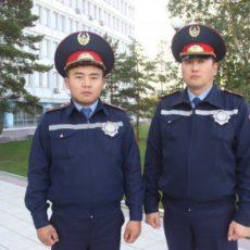 Полицейские спасли жизнь женщине на трассе в Костанайской области Полицейские спасли жизнь женщине на трассе в Костанайской области