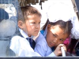 В Шымкенте школьники из микрорайона Достык приезжают в школу в слезах и с синяками