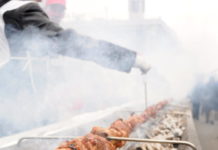 Шашлык длиной 220 метров приготовят в Казахстане длинный шашлык