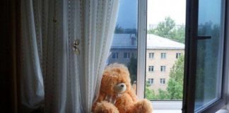 Годовалый ребенок разбился, выпав из окна в Кентау