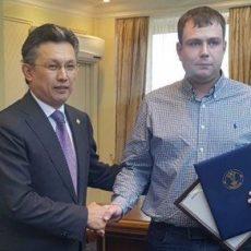 Спасший ребёнка астанчанин отказался от подаренных акиматом денег