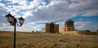 Шымкент и Туркестан: две разные темы Туркестан