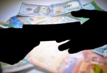 Генерала Минобороны подозревают в получении взяток взятка