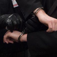 В Актобе задержали почти 150 радикалов, готовивших нападение на полицейских наручники