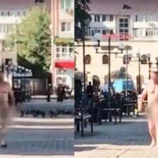 Гуляющего на «Арбате» голого мужчину сняли на видео в Уральске голый мужчина в Уральске