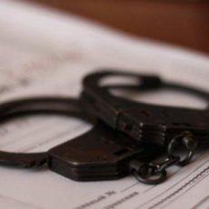 Полицейские и бизнесмен осуждены за хищение 370 млн тенге в Шымкенте наручники