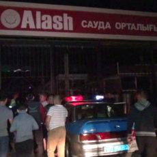 На крупном рынке Шымкента произошел пожар На крупном рынке Шымкента произошел пожар