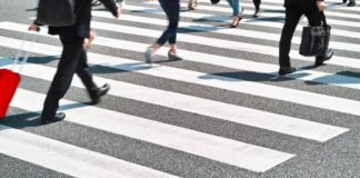 В Шымкенте водитель экскаватора сбил пешехода