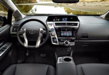 Toyota отзывает 2,4 млн гибридных автомобилей по всему миру автомобиль