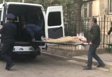 В Шымкенте из окна пятого этажа мкр Восток выпал мужчина суцид