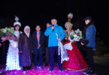 Сотни поклонников Жайны Шекербековой встретили спортсменку в аэропорту