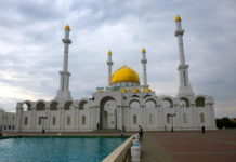 В Астане полиция задержала жителя Туркестанской области, подозреваемого в краже обуви в мечети мечеть «Нур-Астана»