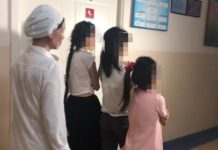 Девочек, над которыми издевалась мачеха, решили оставить в больнице