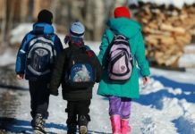 При каких условиях отменяют занятия в Казахстане