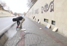 В Шымкенте вандалы не оставляют мост по Торекулова в покое