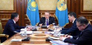 Назарбаев: Нужно избавить учеников и родителей от излишней учебной нагрузки