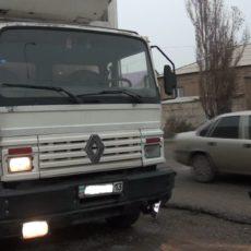 В Шымкенте под колесами грузовика погибла семилетняя школьница