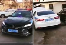 Почему в Туркестанской области на патрульных Camry крутые номера Полицейские объяснили, что дорогие машины и "красивые" номера нужны для престижа. Скриншоты видео: Facebook