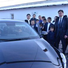 Елбасы подарил автомобиль воспитанникам шымкентского интерната Елбасы подарил автомобиль воспитанникам шымкентского интерната