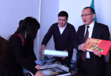 Енбекшинский акимат поздравил с Новым годом активных домкомов