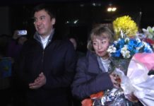 Аким Шымкента встретил обладательницу награды «Герой труда» в аэропорту