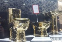 «Живут же люди»: «золотой» унитаз и раковину за 800 тыс тенге продают в Астане «золотой» унитаз и раковина