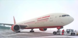 В аэропорту Нурсултан Назарбаев спасали жизнь пассажирки