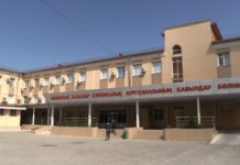 Врачи Туркестанской области спасли малыша, выпавшего из окна 5 этажа