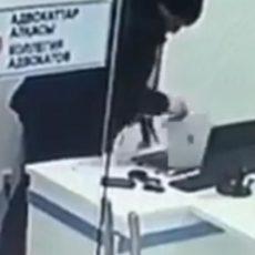 В Шымкенте адвокату подкинули украденный ноутбук
