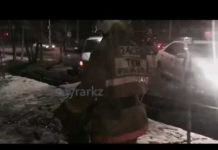 В Шымкенте при пожаре из фастфудочной вытащили три газовых баллона