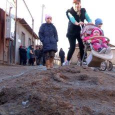 На улице Хаят в Старом городе случилось чудо: грязь убрали, дорогу засыпали Бездорожье в Старом городе
