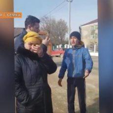 В Туркестане едва не снесли дом, в котором находились люди В Туркестане едва не снесли дом, в котором находились люди