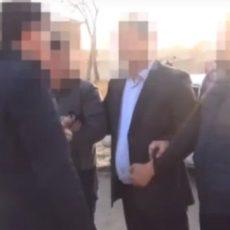 Специалиста департамента госдоходов в Туркестанской области поймали на взятке в 1 млн тенге (видео) взятка