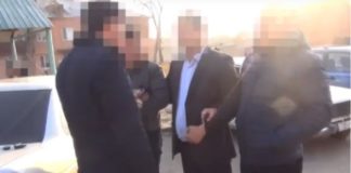 Специалиста департамента госдоходов в Туркестанской области поймали на взятке в 1 млн тенге (видео) взятка