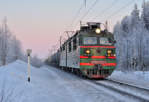 В стране полностью восстановили движение автобусов и поездов пассажирский поезд