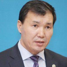 Шпекбаев призвал убрать ненужные медсправки 086 и 083 в Казахстане