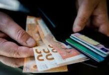 Участковым врачам и медсестрам повысят зарплату на 20 процентов