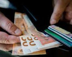 Участковым врачам и медсестрам повысят зарплату на 20 процентов