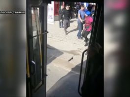 Беременную кондукторшу автобуса избил коллега