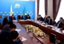 Мажилисмены напоминают, что чиновники больше не смогут «футболить» людей безнаказанно Приемная партии Нур Отан