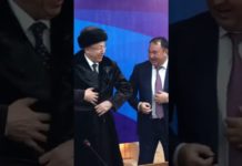 Акиму Туркестанской области за плодотворную работу подарили чапан (ВИДЕО) Акиму Туркестанской области за плодотворную работу подарили чапан