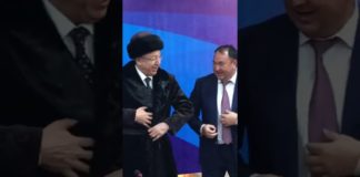 Акиму Туркестанской области за плодотворную работу подарили чапан (ВИДЕО) Акиму Туркестанской области за плодотворную работу подарили чапан