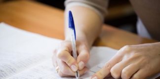 В Келесском районе экс-сотрудник почты снял со счета чужие деньги